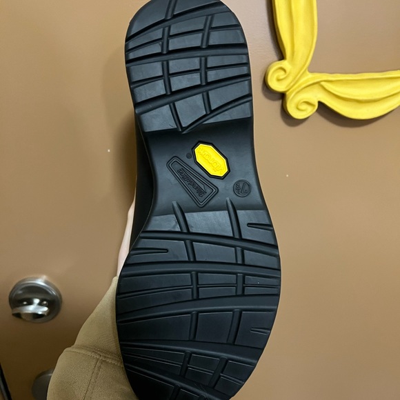 New Women’s Blundstone Boots - Picture 3 of 3